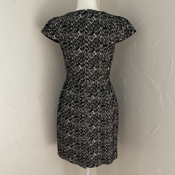 Stunning Reiss Black and White Patterned Dress Fully Lined - Picture 5 of 7